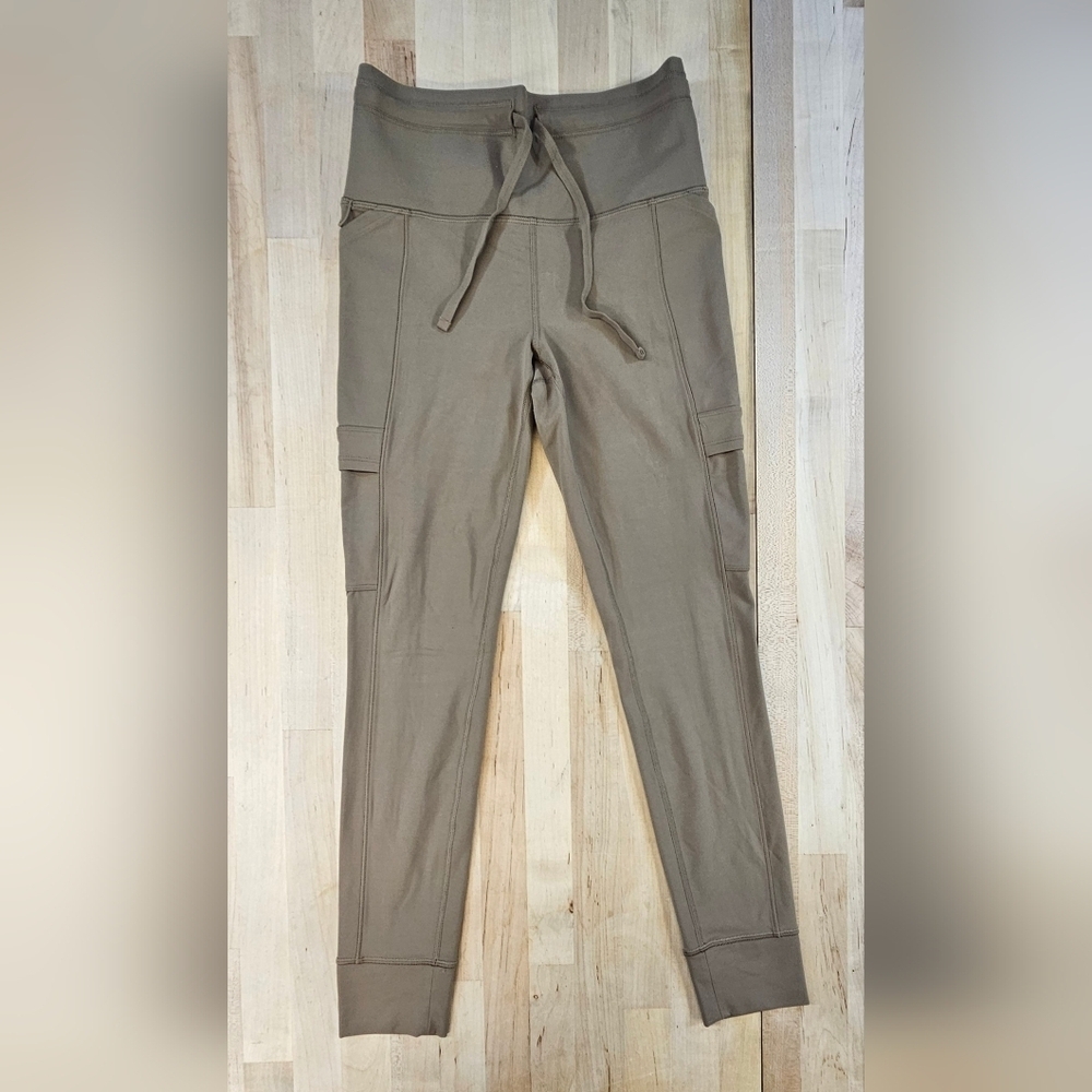 Athleta 2025 Small Salutation Cargo Tight 463560 Brown Green EUC